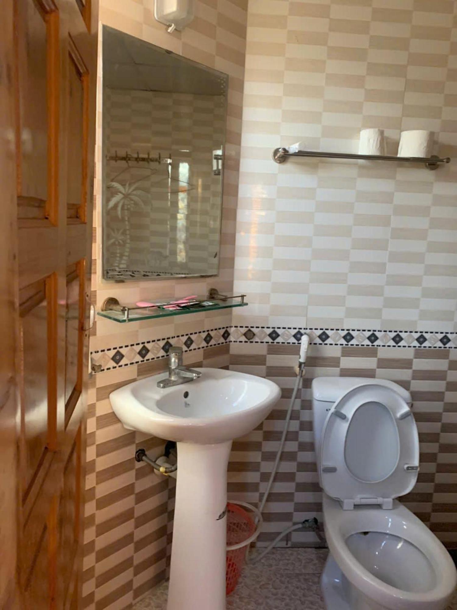 Ho Nui Dinh Hotel Ниньбинь Экстерьер фото